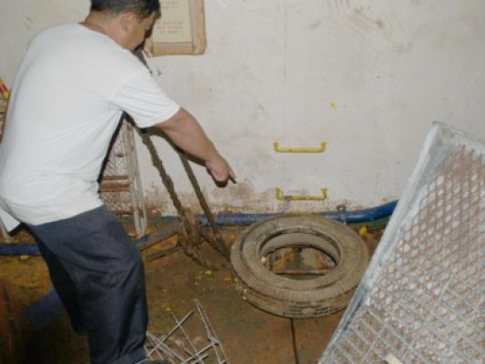 Mii de pachete de ţigări, găsite pe o navă sub pavilion Panama
